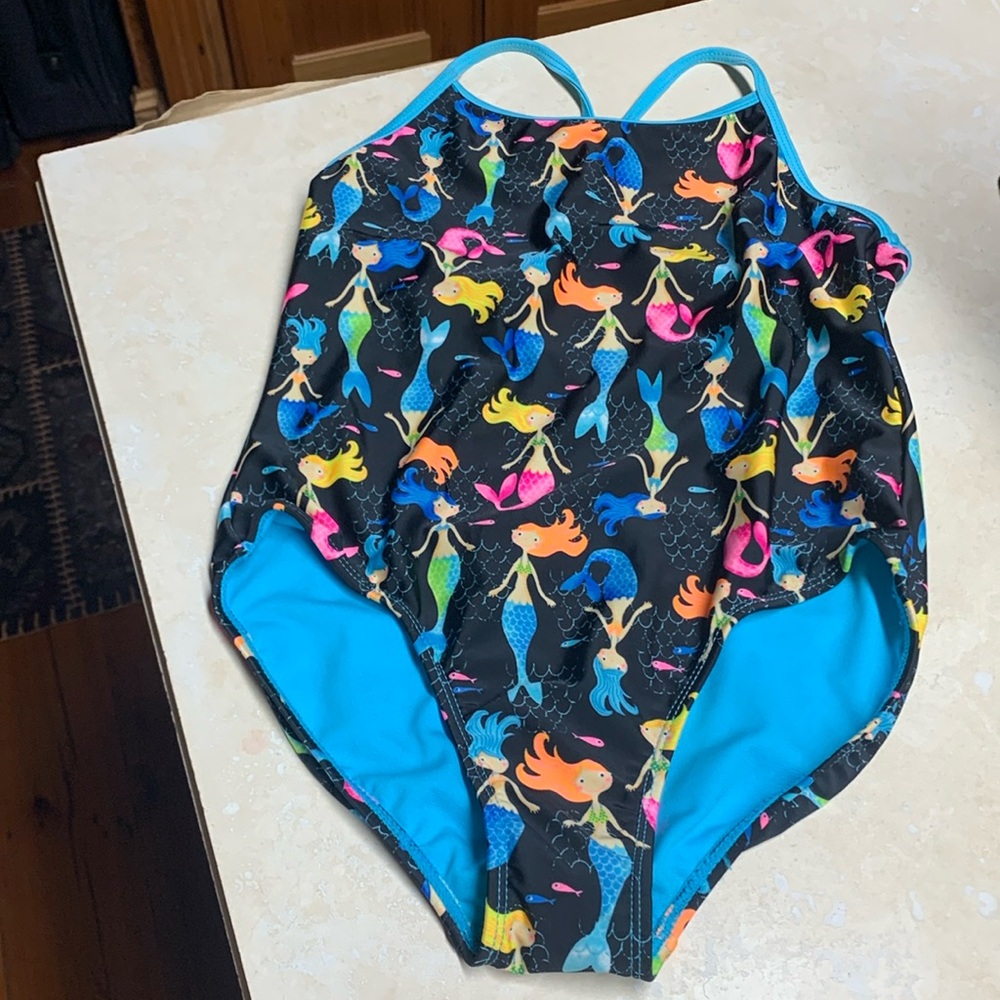 Girls swimsuit